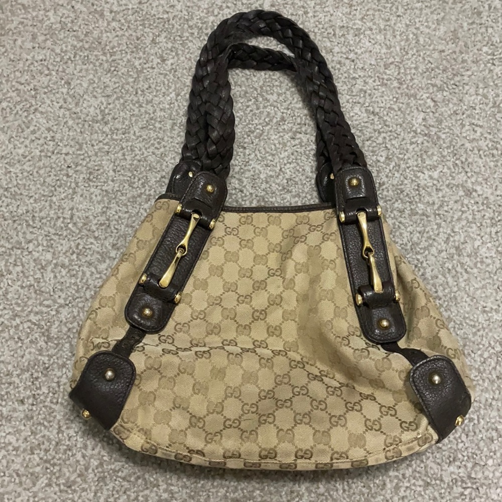 Vintage Gucci horsebit hobo bag. Pre-owned good condition.